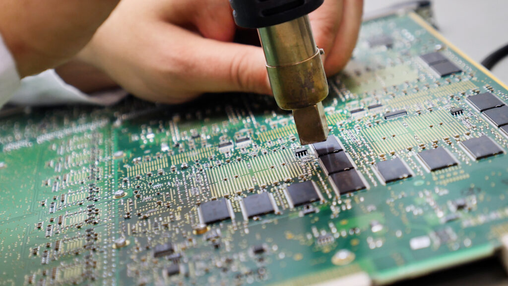 Electronic printed circuit board with many electrical components